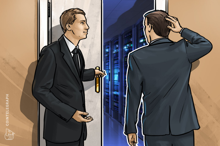 Fernando Furlan, ex-presidente do CADE, é flagrado 'furtando' cones em estacionamento do prédio onde mora em Brasília