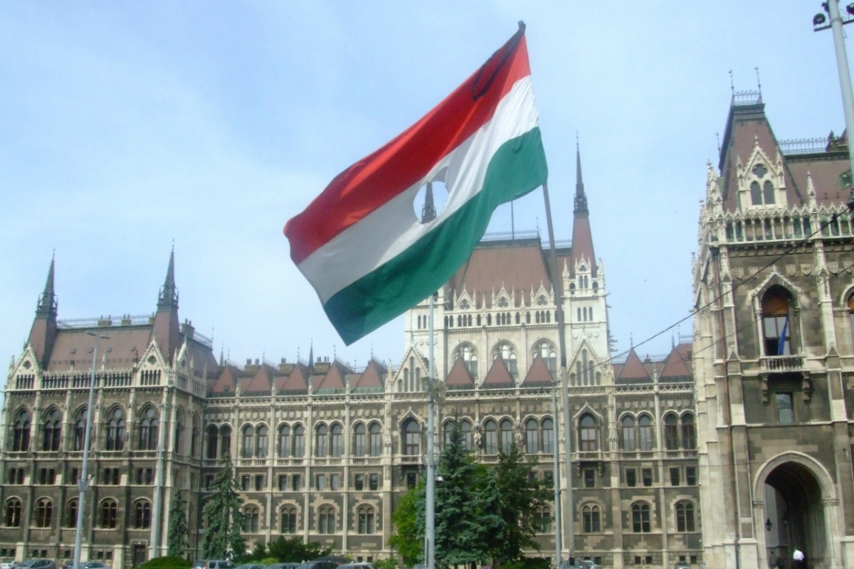 Hungary’s central bank dubs digital currencies “risky”